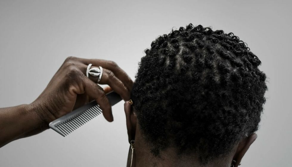 Congreso de EEUU avanza para prohibir la discriminación por el corte de pelo