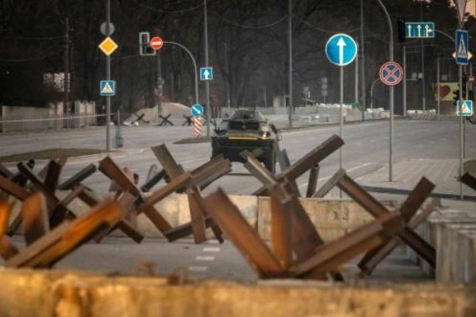 Rusia vuelve a disparar misiles hipersónicos contra Ucrania, donde la situación humanitaria empeora
