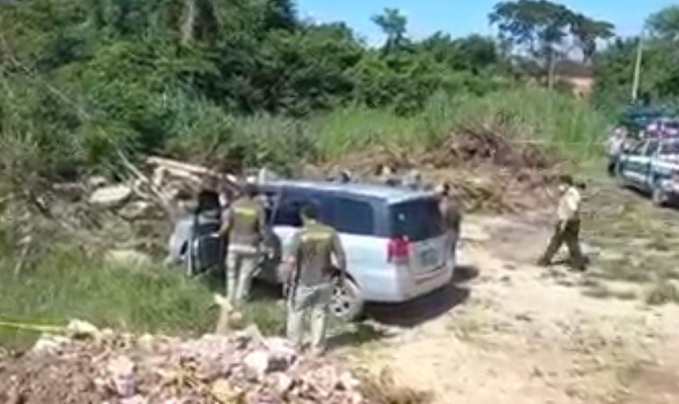 Hallan muerta en Santa Cruz a una mujer dentro de un vehículo con al menos 20 puñaladas 