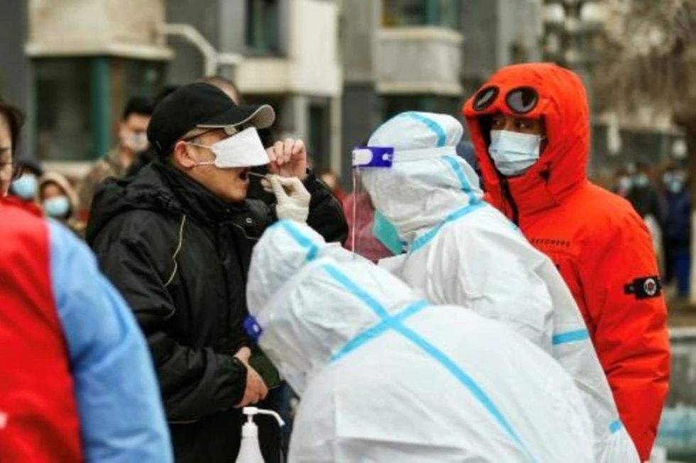 China confina una ciudad de 9 millones de habitantes ante un brote del coronavirus