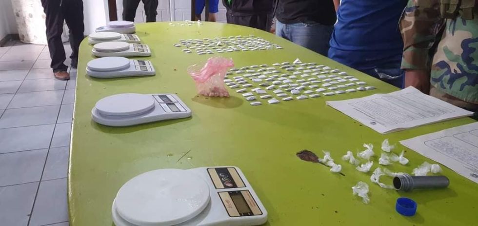 Requisa en el penal de Palmasola encuentra bebidas alcohólicas, cuchillos y microtráfico de drogas