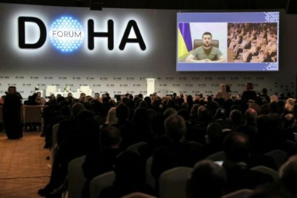 Zelenski denuncia en foro de Doha que Rusia está alentando carrera de armamento nuclear