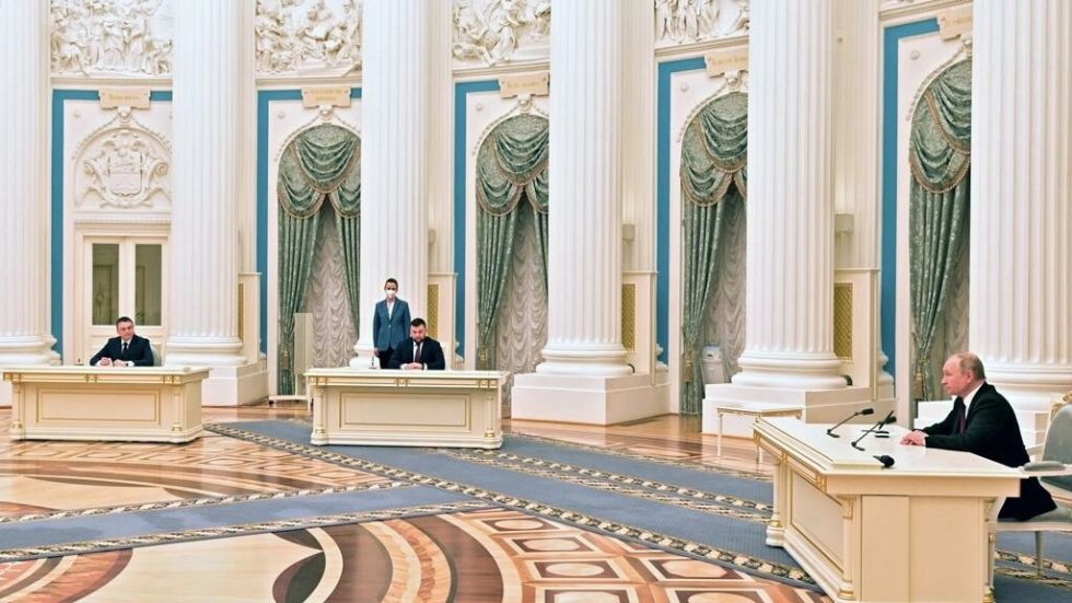 Líder de región rebelde de Ucrania dice que podría organizar referéndum para unirse a Rusia