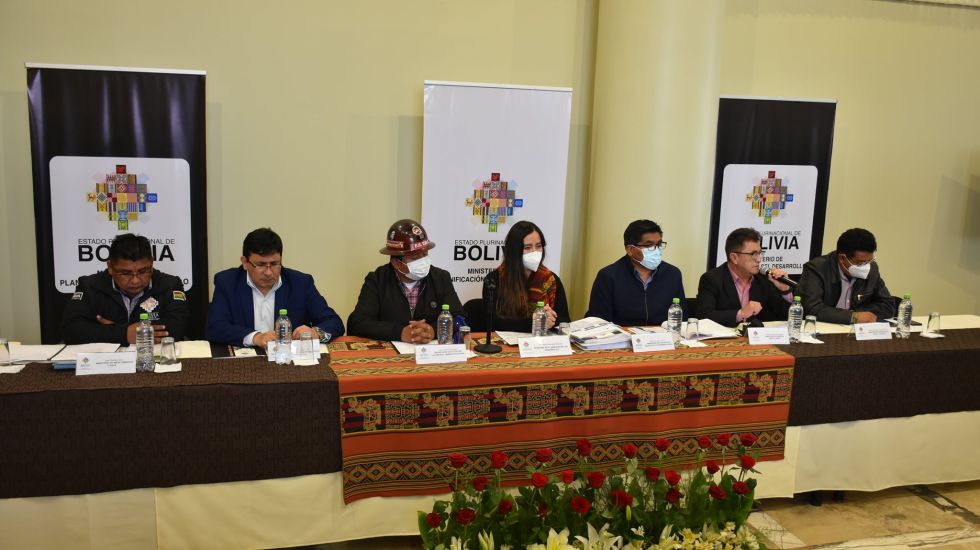 El Gobierno y la COB instalan mesa productiva para atender el pliego de demandas