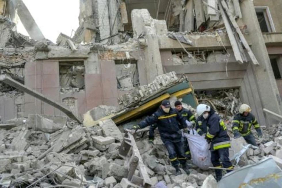  Al menos dos muertos en ataque ruso a sede de gobierno de ciudad ucraniana de Mikolaiv
