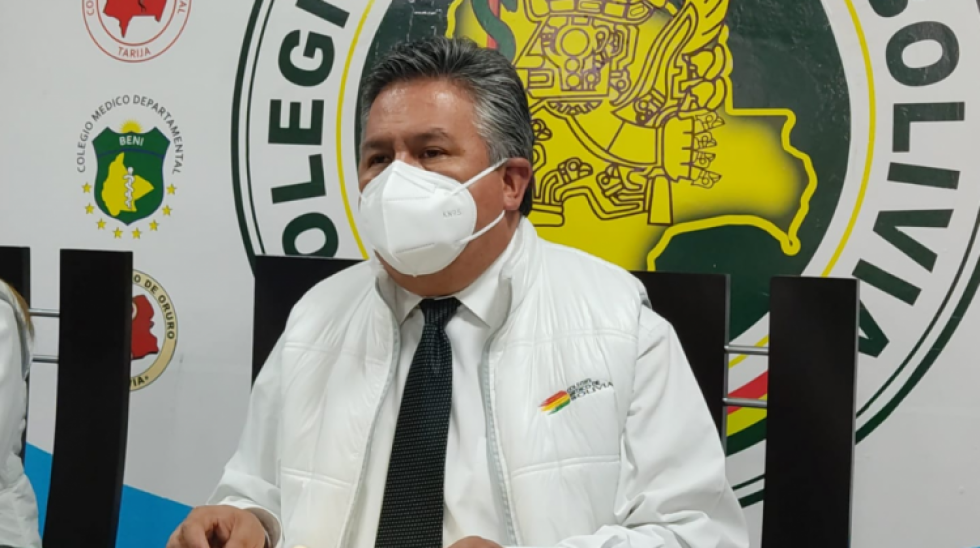 Médicos anuncian bloqueo de "mil servicios" y le dicen a Auza que "no tenga miedo a los pensantes"