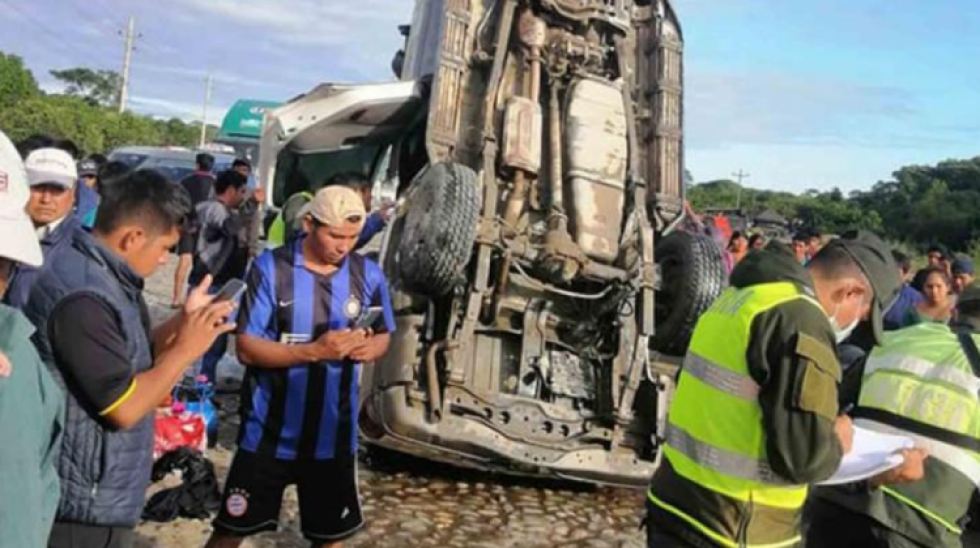 Accidente de tránsito en la ruta Cochabamba-Santa Cruz deja seis personas fallecidas