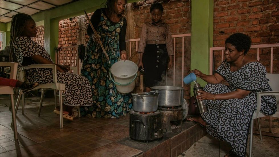 Casarse con tres mujeres a la vez está prohibido en RDC, pero es una costumbre arraigada