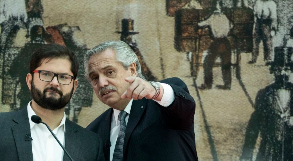 Boric llamó desde Argentina a la unidad latinoamericana