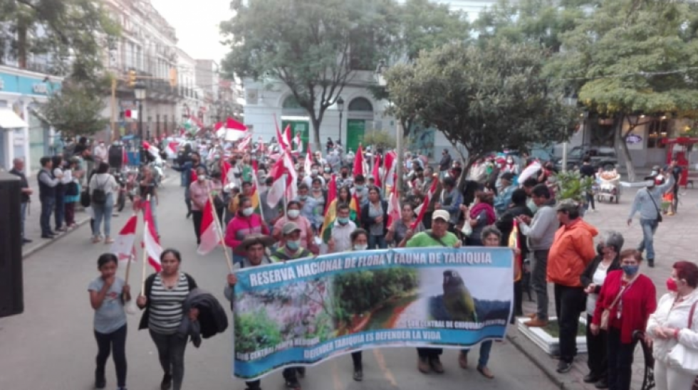 Marcha en Tarija rechaza ingreso de empresas petroleras a Reserva Natural de Tariquía
