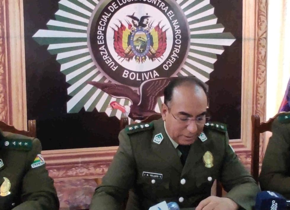 La Paz: El Inspector General de la Policía y el nuevo jefe antidrogas activan intervención en la FELCN