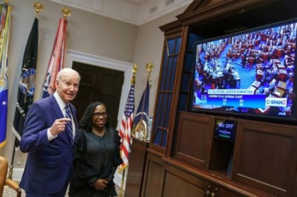 Senado confirma a Ketanji Brown Jackson como primera jueza negra de la Corte Suprema en EEUU
