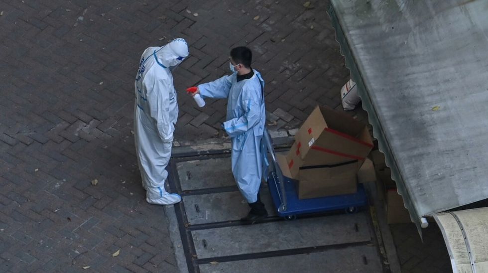 Habitantes de Shanghái se desahogan contra el confinamiento en las redes sociales