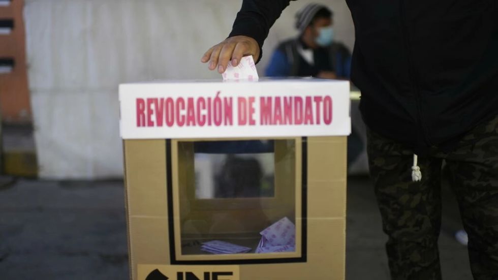 Comienza en México referendo sobre continuidad de presidente López Obrador