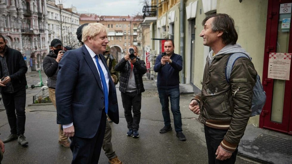 Boris Johnson celebra a la "gente de hierro" tras su viaje a Ucrania en tren