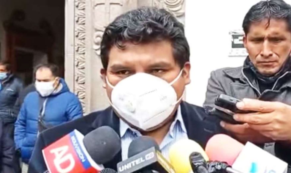 Marcial Ayali evita denunciar al gobernador por el caso 41 ambulancias