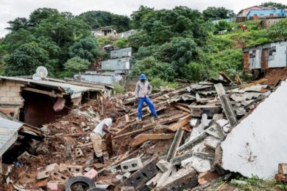 Reportan que hay más de 250 muertos por las peores inundaciones en décadas en Sudáfrica