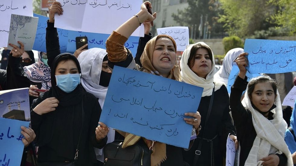 El veto a la educación femenina revela las divisiones de los talibanes afganos