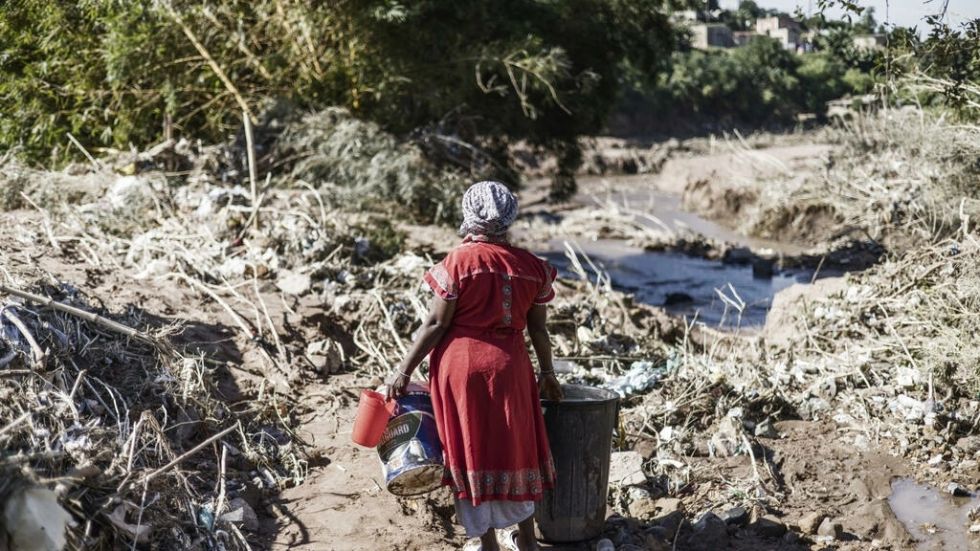 Sigue la macabra búsqueda de desaparecidos tras las inundaciones en Sudáfrica