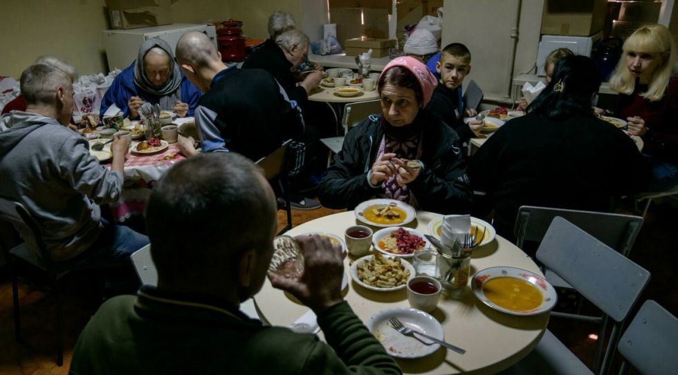 Los ancianos, los grandes olvidados de la guerra en Ucrania