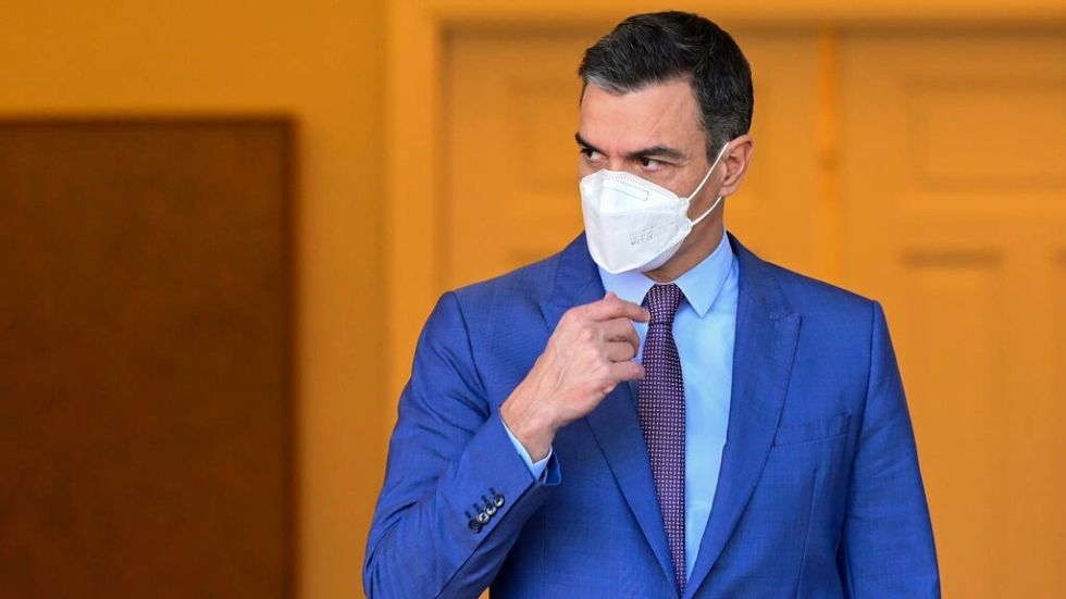 El gobierno español aprueba el decreto que pondrá fin al uso de la mascarilla en interiores