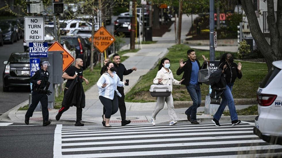 Cuatro personas heridas en un tiroteo en Washington, cuyo presunto autor se suicida