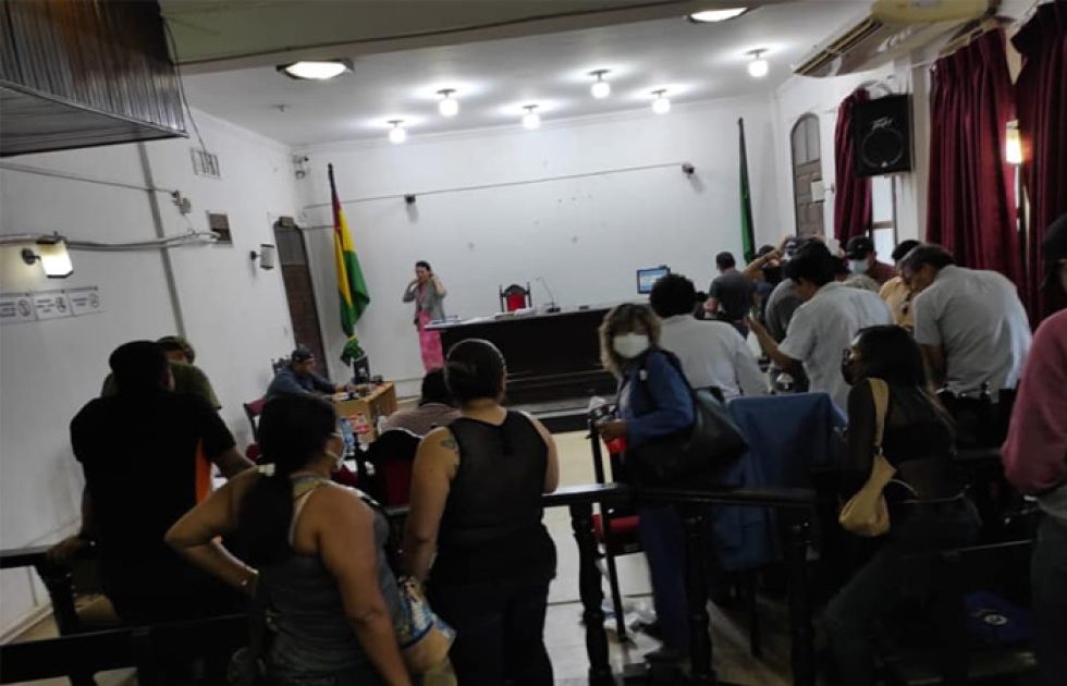 Dictan detención preventiva para 8 policías por desaparición de 800 kg de droga