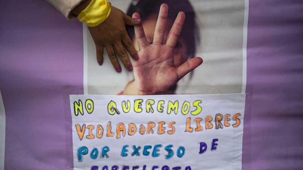 La castración química para violadores divide a los peruanos