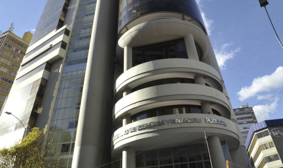 Ministerio de Economía anuncia que alza salarial en empresas públicas será en base al Decreto 2348