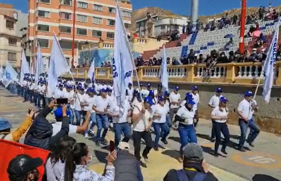 Oruro: “Guerreros azules” ingresaron a la marcha de la COB 