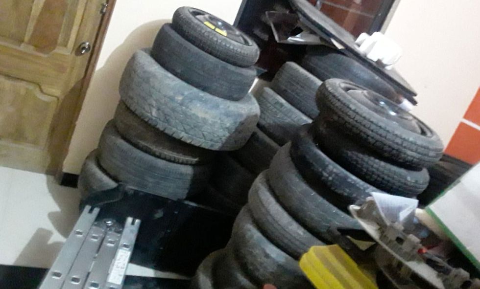 Detectan presunto desmantelamiento de vehículos incautados en la Aduana de Oruro