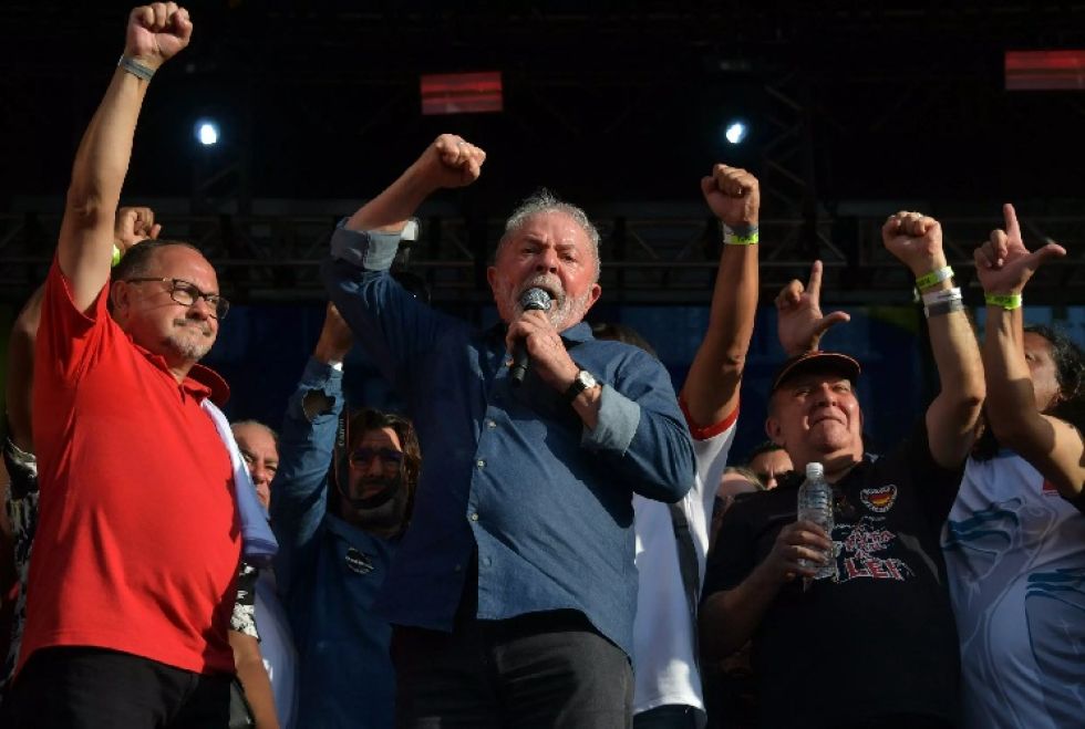 Lula se lanza a la batalla presidencial contra Bolsonaro