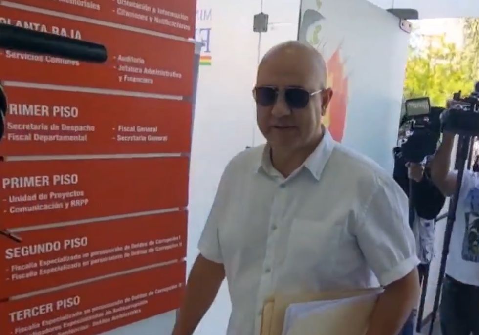 Exsubjefe de Diprove Santa Cruz declara en la Fiscalía y evita hablar del caso tráfico de vehículos