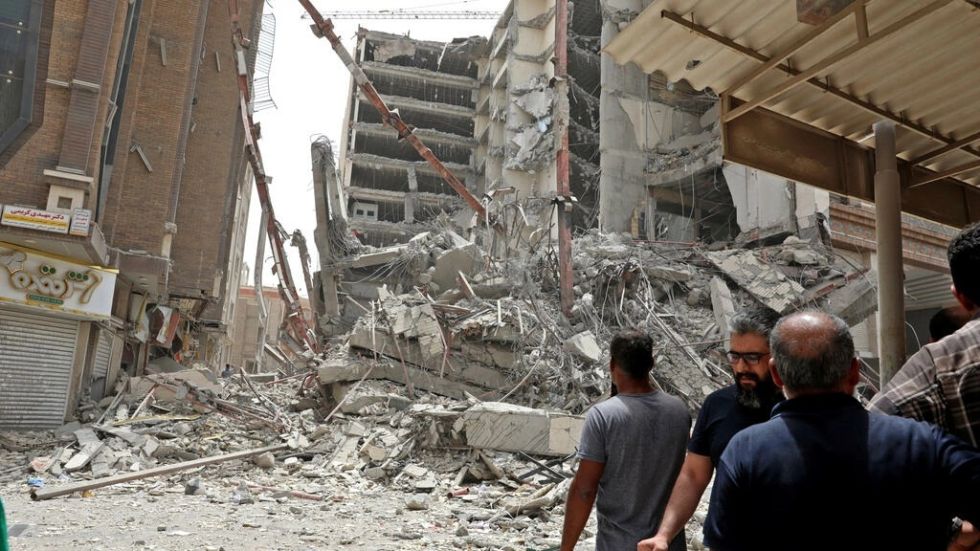 Al menos seis muertos en el derrumbe de un edificio en Irán