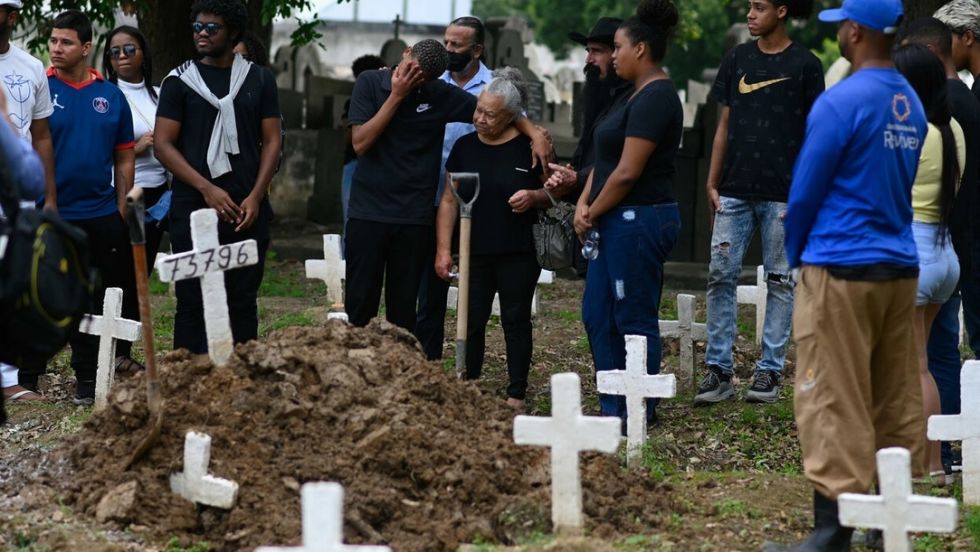 Suben a 25 los muertos en operación policial en favela de Rio de Janeiro