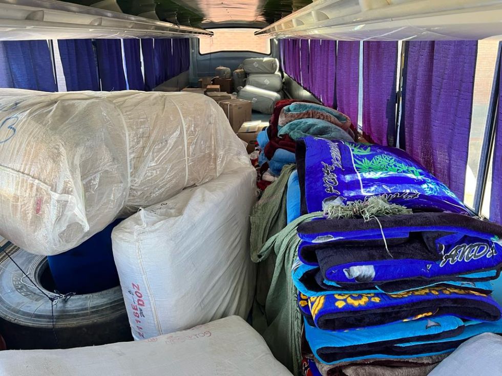 Incautan en Oruro fardos de ropa nueva y celulares valorados en más de Bs 430.000