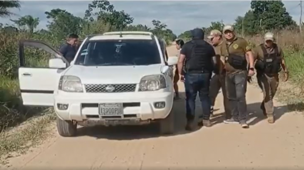 Diprove secuestra cuatro vehículos indocumentados en Santa Cruz