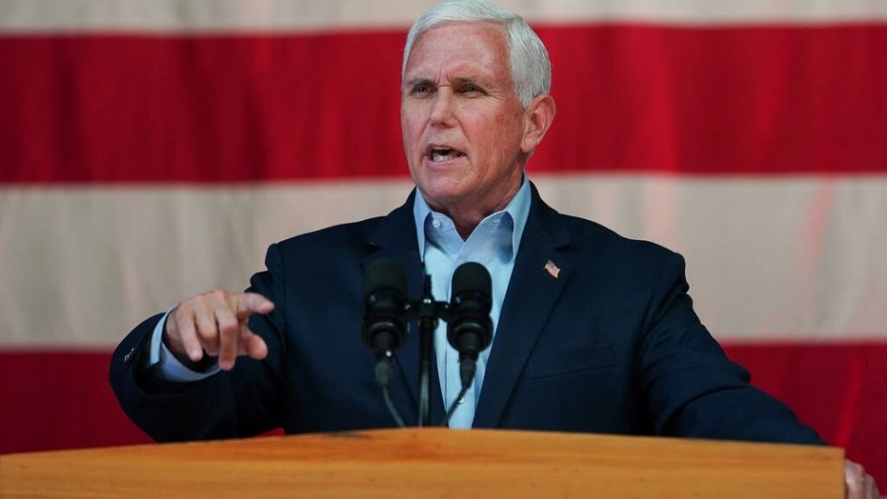 Mike Pence, exvicepresidente de EEUU, se aparta de la sombra de Trump