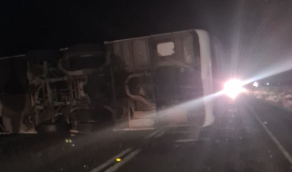 Bus que iba de Sucre a La Paz se accidenta en Oruro: registran un fallecido y 15 heridos