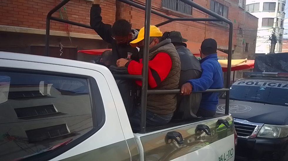 Intervienen un ‘cementerio de elefantes’ en la ciudad de La Paz y arrestan a unas 20 personas