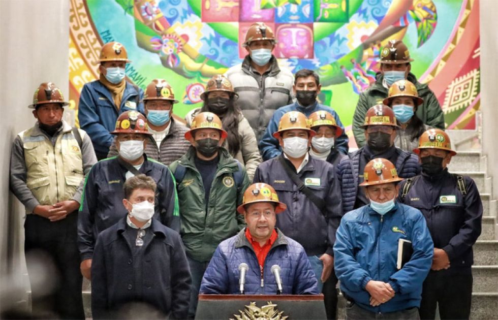 Gobierno y cooperativas auríferos firman acuerdo para luchar contra la minería ilegal