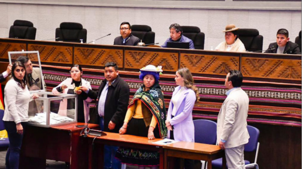 A un mes de la primera votación, en el Legislativo todavía no hay consenso para elegir al Defensor