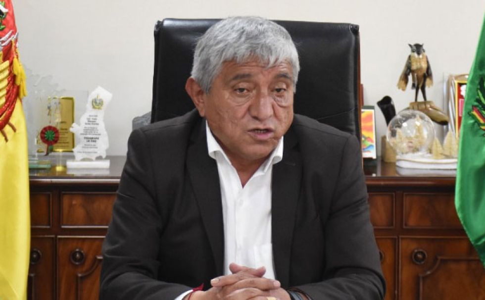 Arias se disculpa con el Director del INE y le desea pronta recuperación