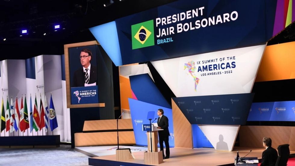 Bolsonaro dice que en Brasil "no necesitamos de la Amazonía para expandir el agronegocio"