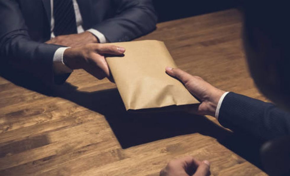 Investigan a un fiscal presuntamente involucrado en el cobro de dinero a litigantes
