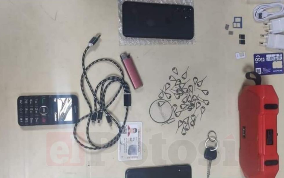 Caen presuntos estafadores que vendían celulares clonados