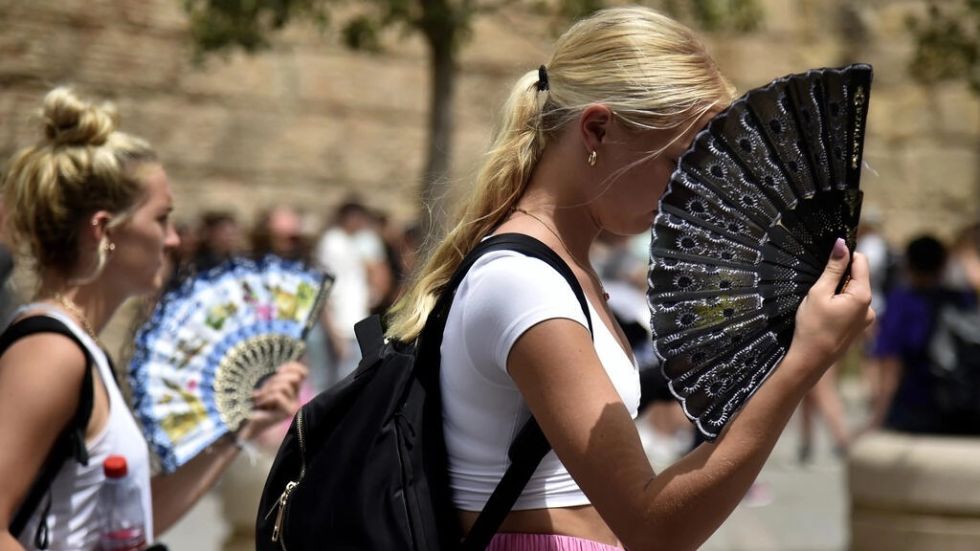 España vive el día álgido de la ola de calor con temperaturas superiores a los 40º