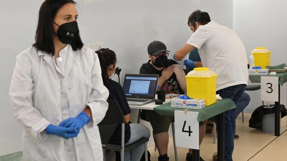 España prevé poner la cuarta dosis anticovid a toda su población en otoño