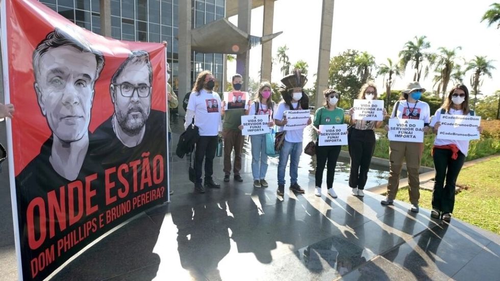 La muerte de un periodista y un experto en Brasil debe alentar a proseguir su trabajo, exhorta un colega
