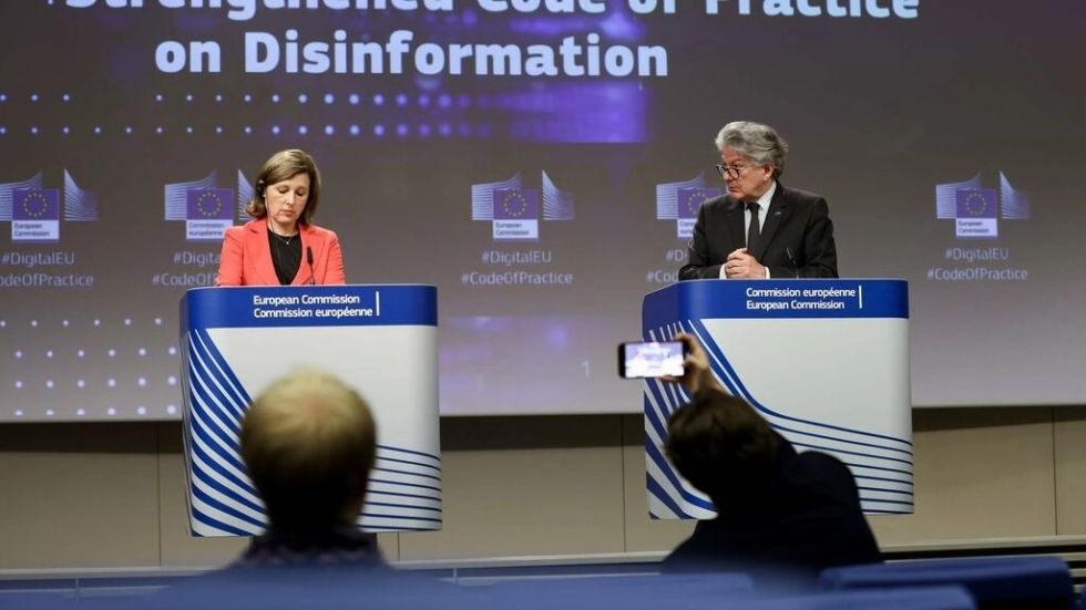 La UE presenta un código para reforzar el combate a la desinformación